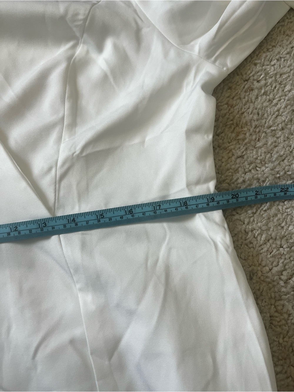 White Wrap-Front Long Sleeve Midi Dress doesn’t have size on it. Check pictures - Picture 6 of 8